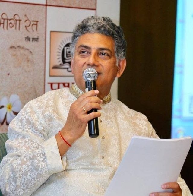 Reading from Bheegi Ret, his book of Hindi poetry